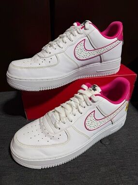 Nike White & Hot Pink Women's Low-Top Sneakers